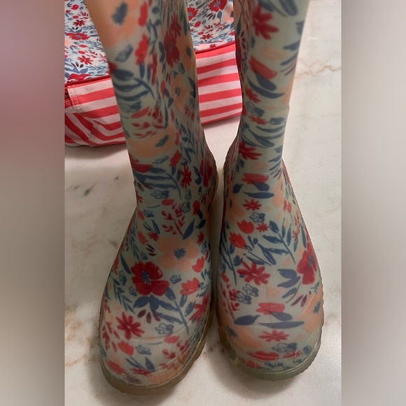 Matilda Jane Girls Size 5 Floral Rain Boots with Matching Packing Bag - Picture 9 of 13